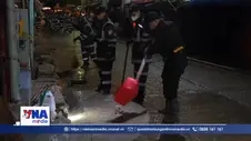 Hàng trăm chiến sĩ xuyên đêm khắc phục sau lũ