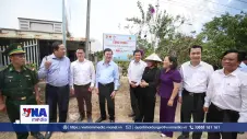 Hơn 1.000 bộ đèn năng lượng mặt trời thắp sáng tuyến tuần tra biên giới
