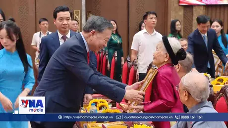 Tổng Bí thư, Chủ tịch nước Tô Lâm dự Lễ trao tặng Huy hiệu Đảng tại Đảng bộ thành phố Hà Nội