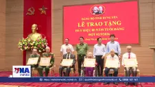 Trao tặng Huy hiệu 80 năm tuổi Đảng tại Hưng Yên