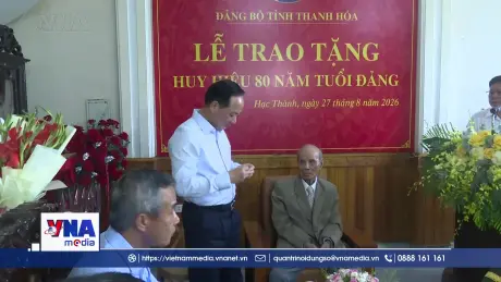 Trao tặng Huy hiệu 80 năm tuổi Đảng tại tỉnh Thanh Hóa