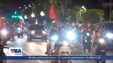 Người dân Quảng Trị đổ ra đường mừng chiến thắng của đội tuyển Việt Nam
