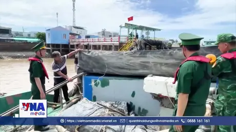 Bắt giữ tàu chở hơn 400 tấn phân Urê không rõ nguồn gốc