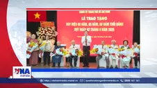Chủ tịch Quốc hội Trần Thanh Mẫn trao tặng Huy hiệu Đảng tại TP.HCM