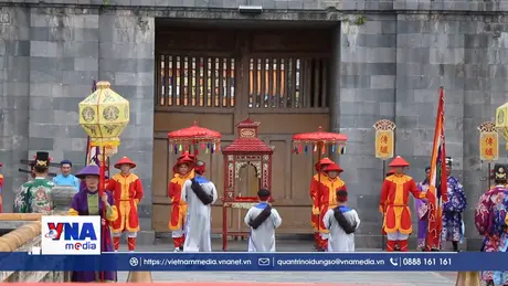 Huế tái hiện lễ Truyền lô để tuyên dương học sinh danh dự