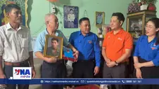 Trao tặng ảnh phục dựng cho các gia đình liệt sĩ ở Đồng Nai