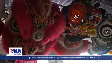 Nghề làm lân phục vụ mùa Trung Thu ở Huế