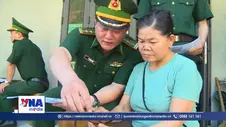 Thầy giáo quân hàm xanh xóa mù số nơi biên giới