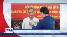 Trạm tin số trưa 31/8: Trao truyền niềm tin từ những tấm Huy hiệu Đảng