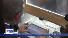 Màn hình phiên dịch thu hẹp rào cản ngôn ngữ tại các nhà ga Tokyo