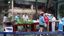 Ấm lòng “Gian hàng 0 đồng” 10 năm hỗ trợ người khó khăn