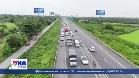 Tạm thời mở làn khẩn cấp giảm ùn tắc cao tốc TP. HCM - Trung Lương