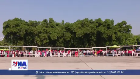 Dòng người về bên Bác trong ngày non sông độc lập