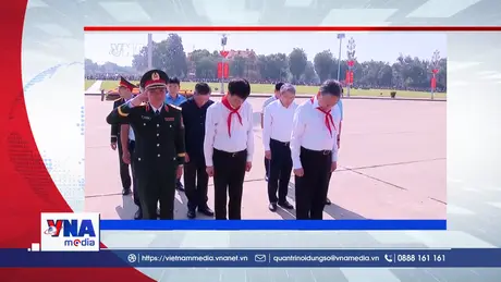 Thành kính tưởng nhớ Chủ tịch Hồ Chí Minh
