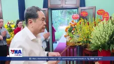 Chủ tịch Quốc hội Trần Thanh Mẫn dâng hương tưởng nhớ Chủ tịch Hồ Chí Minh