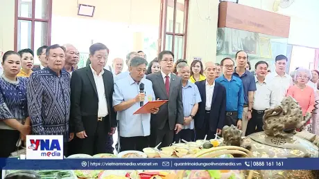  Kiều bào Thái Lan dâng hương tưởng nhớ Chủ tịch Hồ Chí Minh