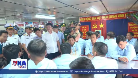 Đưa 32 ngư dân Đà Nẵng gặp nạn vào bờ
