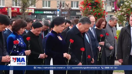 Tổng Bí thư, Chủ tịch nước đặt hoa tại Tượng đài Chủ tịch Hồ Chí Minh và Đài tưởng niệm Liệt sĩ Vô danh