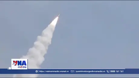 Iran tấn công các tàu khu trục và tiêm kích Mỹ