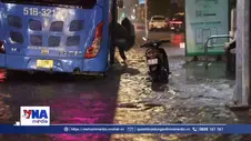 TP.HCM: Mưa lớn giờ tan tầm gây ngập, ùn ứ giao thông
