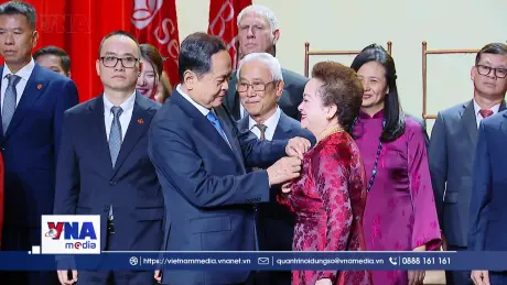 Doanh nhân Nguyễn Thị Nga được trao tặng Danh hiệu AHLĐ thời kỳ đổi mới