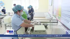 Khẩn trương ban hành quy định tổ chức bữa ăn bán trú