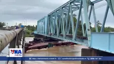 Ba xà lan lớn bị cuốn trôi tại Quảng Trị
