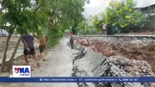 Quảng Trị: Huy động lực lượng gia cố các điểm sạt lở, sụt lún
