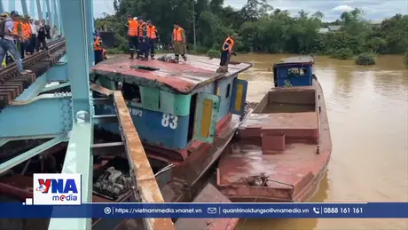 Quảng Trị Thống nhất phương án xử lý các xà lan mắc kẹt 