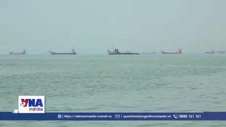 Tàu chở dầu phát nổ sau khi va phải thủy lôi ở eo biển Hormuz
