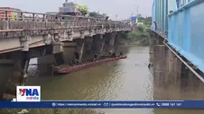 Hoàn thành cứu hộ 3 sà lan mắc kẹt tại cầu Mỹ Chánh