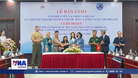 Bàn giao hiện vật doanh trại Reasoner cho Hoa Kỳ