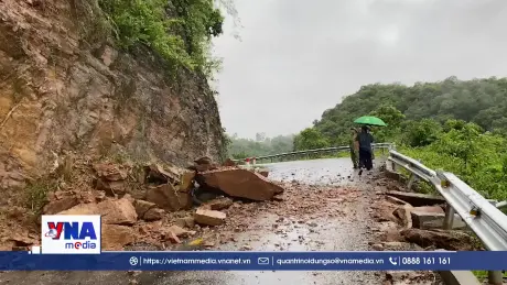 Khẩn trương khắc phục sạt lở, ngập lụt, bảo đảm giao thông