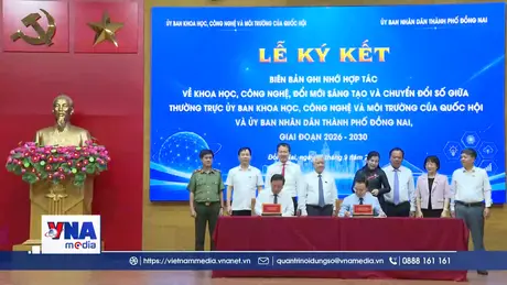 Chuyển giao bộ học liệu “Bình dân học vụ số” cho Đồng Nai