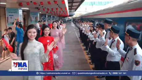 Tàu Hà Nội 5 cửa ô - Một sản phẩm du lịch đặc sắc của Hà Nội