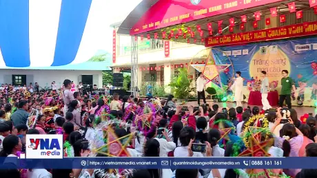 Trung thu ấm áp với trẻ em vùng cao suối Tọ
