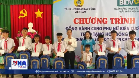 Trao quà tiếp sức học sinh vùng biên Tây Ninh