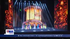 Chung một vầng trăng – Thắm tình láng giềng