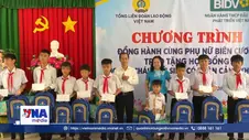 Trao quà tiếp sức học sinh vùng biên Tây Ninh