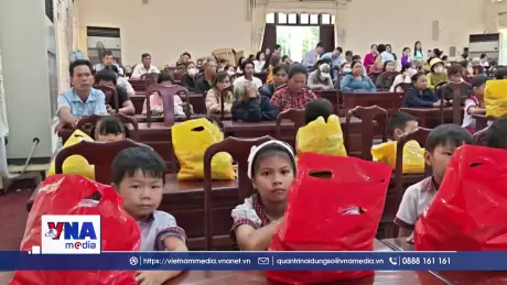 Tặng quà Trung thu trẻ em vùng biên và miền núi Đồng Nai