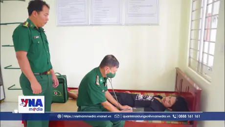 Cần Thơ: Cứu vớt và tiếp nhận 5 ngư dân gặp nạn trên biển