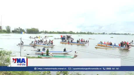 An Giang: Độc đáo đua xuồng và bắt vịt mùa nước nổi