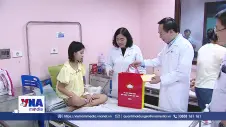 Thăm, tặng quà Trung thu cho các bệnh nhi