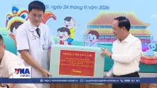 Trưởng Ban Tuyên giáo Trung ương thăm, động viên các bệnh nhi nhân dịp Tết Trung thu
