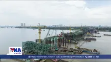 Tăng tốc nối những nhịp cầu vượt sông Hồng