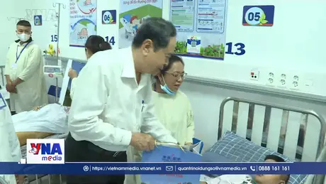 Chủ tịch Quốc hội thăm bệnh nhi ở Bệnh viện Nhi đồng 1