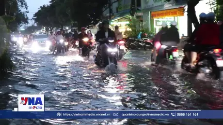 Mưa lớn kết hợp triều cường gây ngập ở Vĩnh Long