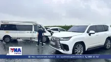 Tạm giữ lái xe Lexus lạng lách, gây tai nạn trên cao tốc
