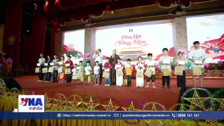 Trao 3.000 suất quà Trung thu cho trẻ em tại chùa Tam Chúc