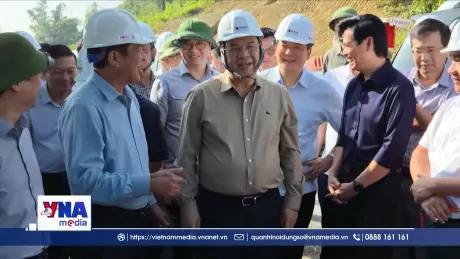 Phó Thủ tướng Thường trực Chính phủ kiểm tra hai dự án cao tốc